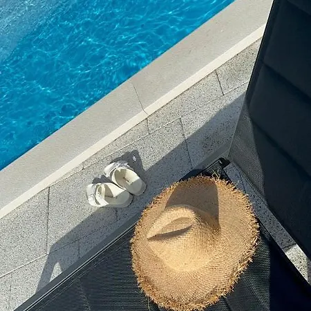 Holiday Mendula فيلة *